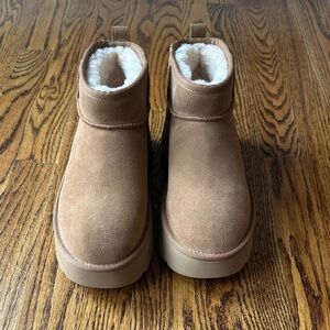 Brand New UGG Chestnut Ankle Boots with Plush Lining